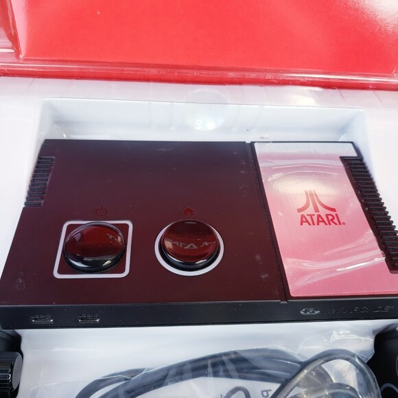 Atari Gamestation Pro with 2 Joysticks and 200 Games - Picture 6 of 8